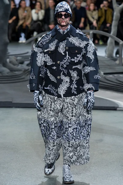 Look 25
